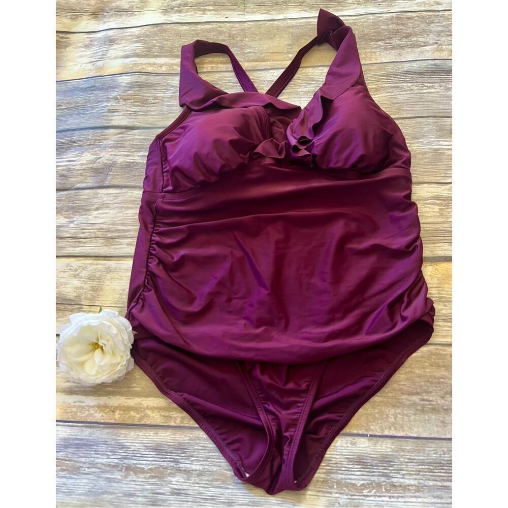 STUNNING SWIMSUIT & BEACH WRAP - Picture 3 of 11